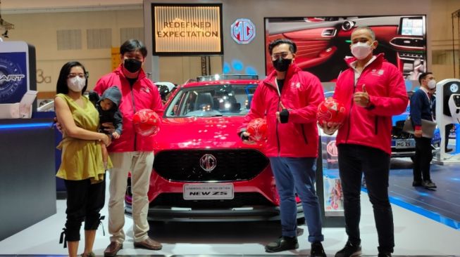 Pembeli pertama MG ZS di Asia. (Dok. Morris Garage Indonesia)