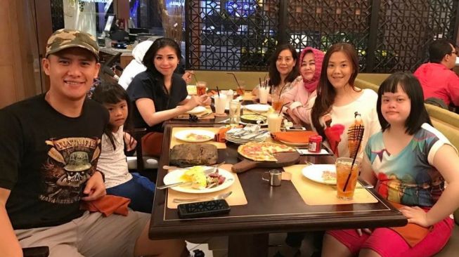 Potret Akrab Choky Sitohang Dan Mertua (Instagram/@mrssitohang)