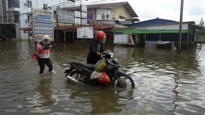 Penanganan Bencana Banjir Jangka Pendek Di Sintang 8885