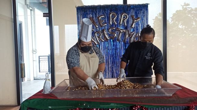 Sambut Hari Natal 2021, Sheraton Mustika Yogyakarta Gelar Acara Mixing Cake Ceremony