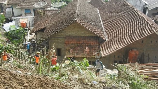 Viral Video Detik Detik Tanah Longsor Timpa Rumah di Banjarnegara, Ini Kondisinya