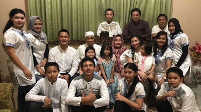 Potret Akrab Choky Sitohang Dan Mertua (Instagram/@mrssitohang)