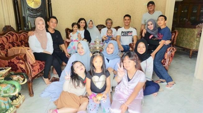 Potret Akrab Choky Sitohang Dan Mertua (Instagram/@mrssitohang)