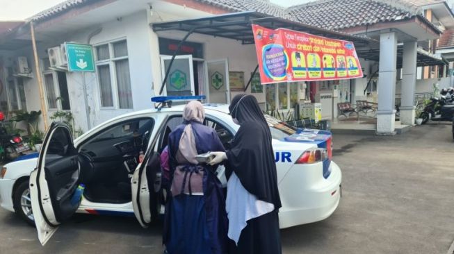 Detik-detik Ibu Hamil Melahirkan Di Mobil PJR Tol Palikanci