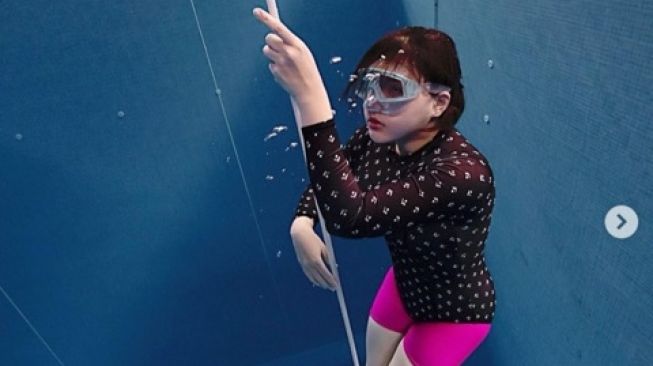 Vicky Shu latihan Freediving. [Instagram/vickyshu]