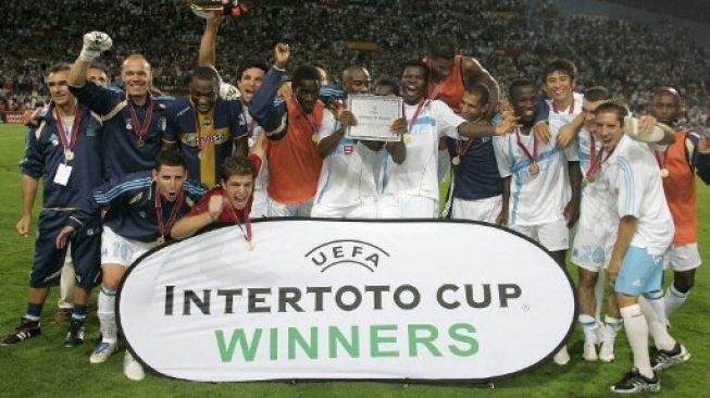 Marseille saat juara Piala Intertoto pada 2005. (GERARD JULIEN / AFP)