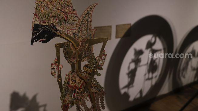 Koleksi wayang yang ditampilkan dalam pameran wayang bertema 'Wayang Rupa Kita' di Bentara Budaya, Palmerah, Jakarta, Sabtu (20/11/2021). [Suara.com/Angga Budhiyanto]