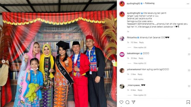 Ayu Ting Ting pakai baju adat Betawi (instagram.com)