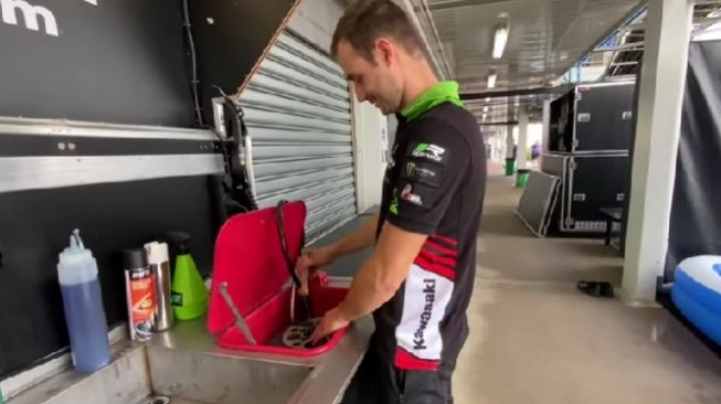 Mengintip Aktivitas Belakang Panggung Pembalap WSBK Mandalika