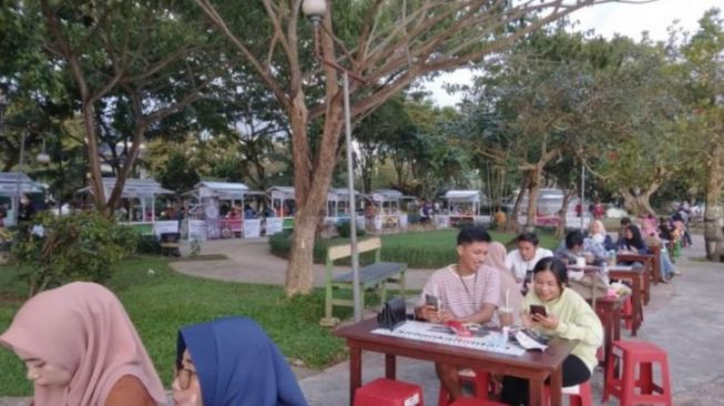 Kawasan Tepian Mahakam Kembali Dibuka, Penjual yang Berjualan Bukan Sembarangan