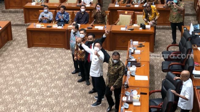 Dilantik Pimpinan DPR, Bambang Pacul Resmi Jabat Ketua Komisi III Gantikan Herman Herry