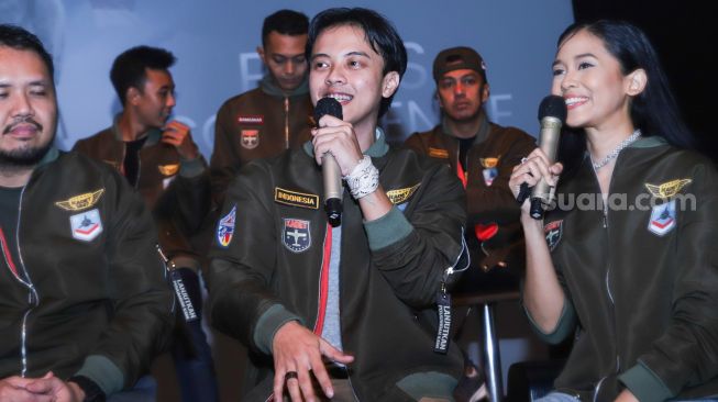 Aktor Bisma Karisma saat jumpa pers film 'Kadet 1947' di Senayan, Jakarta Selatan, Senin (22/11/2021). [Suara.com/Alfian Winanto]