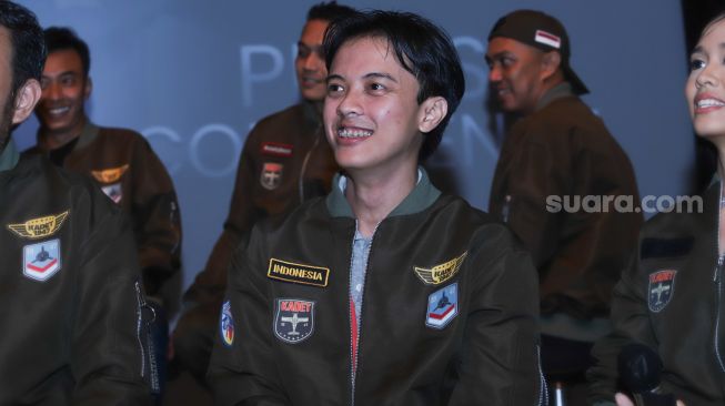 Aktor Bisma Karisma saat jumpa pers film 'Kadet 1947' di Senayan, Jakarta Selatan, Senin (22/11/2021). [Suara.com/Alfian Winanto]