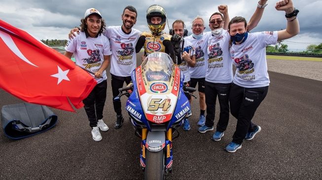 Toprak Razgatlolu meraih gelar juara dunia FIM Superbike World Championship 2021 [PT YIMM].