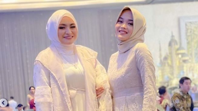 Putri Delina Bakal Temani Nathalie Holscher Saat Melahirkan