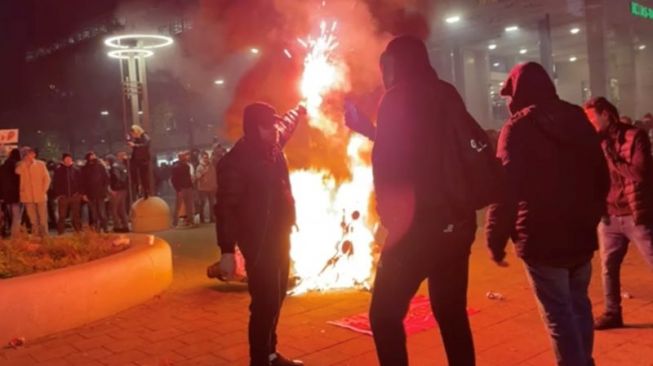 Belanda Dilanda Kekacauan, 3 Malam Massa Anti-Lockdown Ngamuk Lempari Polisi