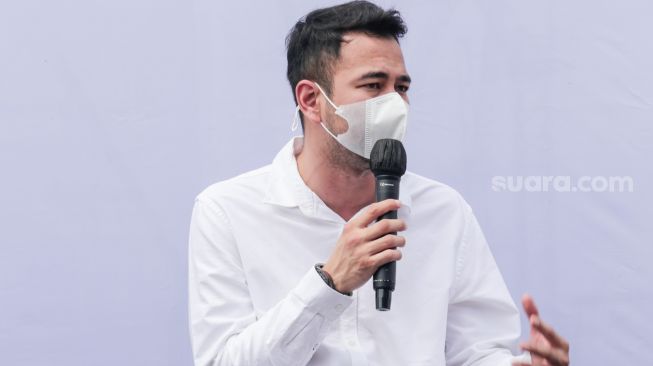 Chairman RANS Cilegon FC Raffi Ahmad saat acara groundbreaking RANS Prestige Sportainment di Pantai Indah Kapuk 2, Jakarta Utara, Senin (22/11/2021). [Suara.com/Alfian Winanto]