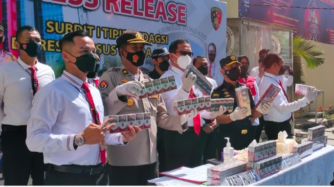 1,7 Juta Rokok Ilegal asal Madura Gagal Beredar di Riau, Pemilik Masih Diburu