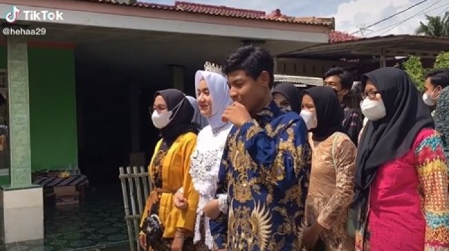 Praktik akad nikah bikin baper. (Tiktok/@hehaa29)