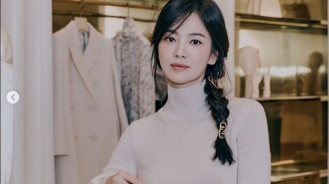 Song Hye Kyo Tampil Memesona dengan Mahkota Rp6 Miliar, Sampai Duduki Trending Topic Twitter