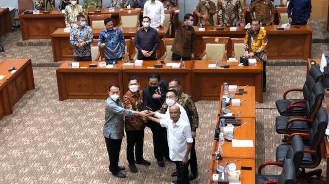 Pindah Tugas ke Komisi VII Ucapkan Terimakasih ke Megawati, Herman Herry: Saya Junjung Tugas Partai