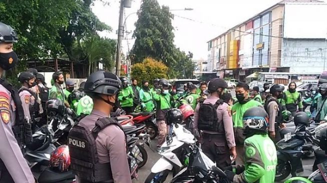 Massa Driver Gojek Geruduk Balai Kota Solo Ingin Temui Gibran