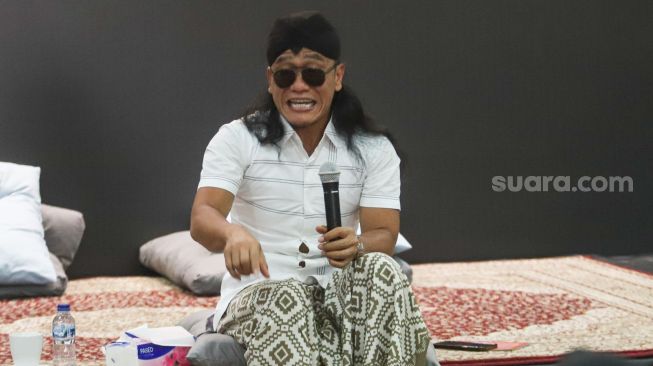 Gus Miftah saat mengisi kajian di Omah Asa, Kuningan, Jakarta Selatan, Selasa (23/11/2021). [Suara.com/Alfian Winanto]