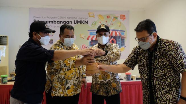 PT Karabha Digdaya melakukan pelatihan Pengembangan Digital Marketing untuk UMKM di Kelurahan Cimpaeun, Tapos, Depok, Jawa Barat. [dokumentasi pribadi]