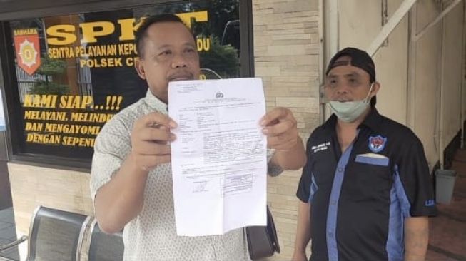 Duhh! Gara-gara ini, Perangkat Desa di Gresik Kepruk Mantan Kades Pakai Botol Bir