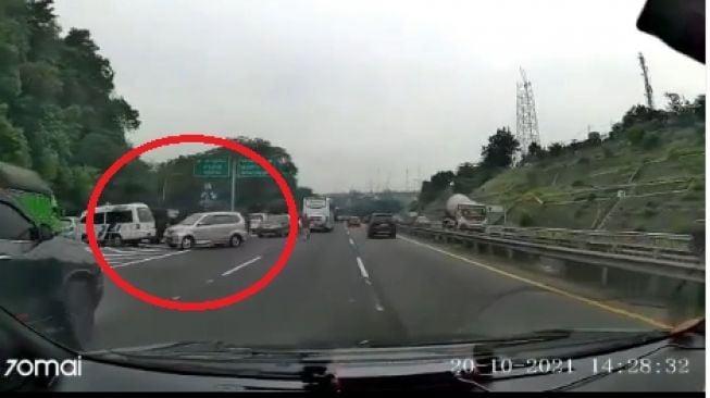 Viral Puluhan Pemobil Nekat Putar Balik di Jalan Tol, Publik Heran