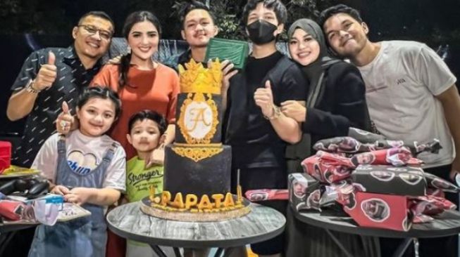 Potret kue ultah Atta Halilintar (instagram.com)