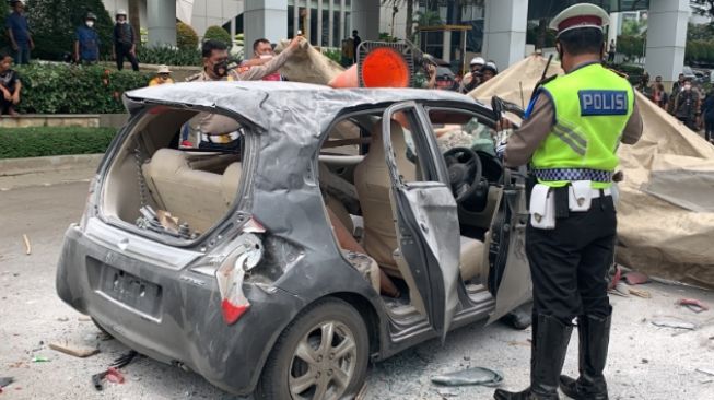 Bentrok di Karawang Mencekam, Saksi Sebut Ada Tiga Gelombang Massa Hancurkan Mobil