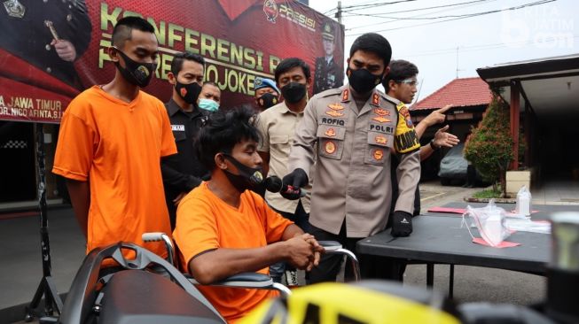 Bapak-Anak Telanjangi Sejoli yang Sedang Pacaran di Sidoarjo, Lalu Paksa Berhubungan Badan