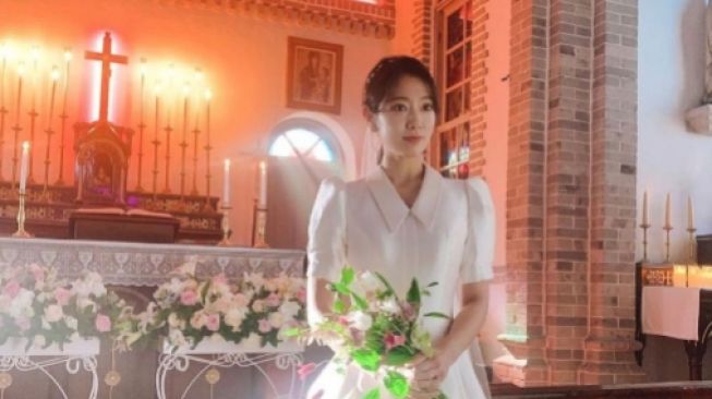 Selain Park Shin Hye, 4 Seleb Korea Ini Hamil Sebelum Menikah