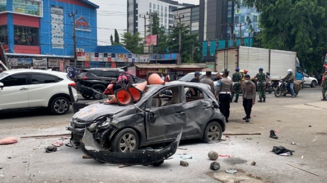 Bentrokan Ormas di Karawang Pecah, Satu Mobil Hancur dan Dua Orang Dikabarkan Luka Parah