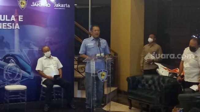 Ketua IMI Pusat Bambang Soesatyo atau Bamsoet di kawasan Menteng, Jakarta Pusat, Rabu (24/11/2021) malam. [Suara.com/Fakhri Fuadi Muflih]