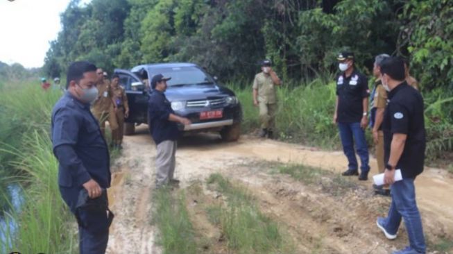 Kerusakan Jalan "Diviralkan", Wabup Sugianto Larang Buat Konten di Medsos