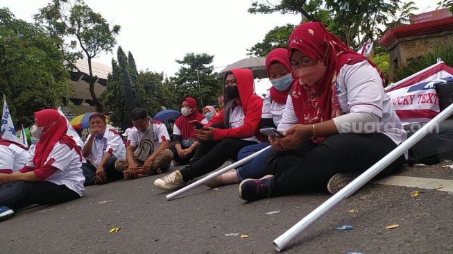 Kisah Sri Buruh Pabrik di Semarang Tuntut Keadilan: Diliburkan hingga Banyak Utang