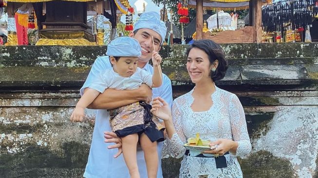 Artis tinggal di Bali. [Instagram/westnydj]