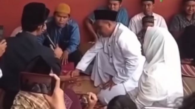 Viral Pengantin Pria Salah Ucap Mas Kawin saat Ijab Kabul, Warganet: Lawak