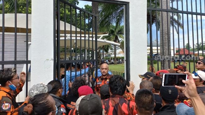 Ada Perwira Polisi Dikeroyok, Sejumlah Massa Pemuda Pancasila Demo Junimart Diamankan