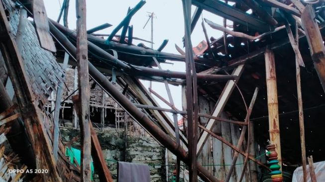 Puting Beliung Terjang Permukiman Warga Sampang, Sejumlah Rumah Rusak Cukup Parah