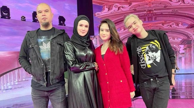 Potret Artis Akrab dengan Anak Sambung. [Instagram/mulanjameela1]