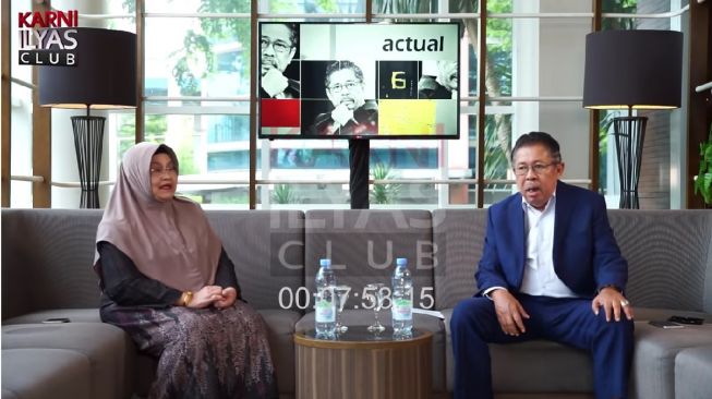 Mantan Menteri Kesehatan Siti Fadilah Supari blak-blakan mengaku heran dengan fenomena Covid-19 yang belakangan ini tiba-tiba mengalami penurunan secara drastis. [YouTube]