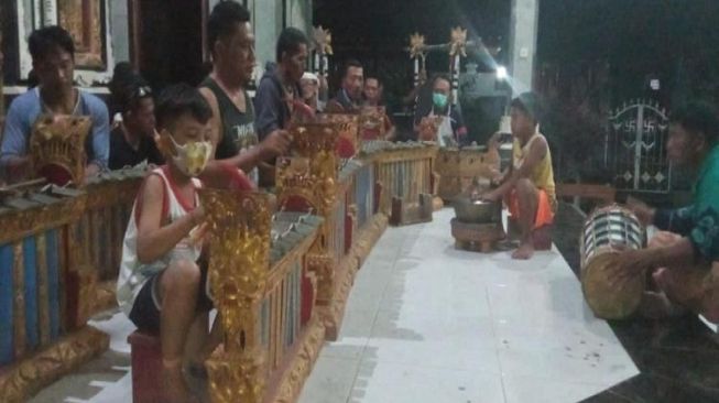 Bak Pria Dewasa, Bocah 6 Tahun di Jembrana Ini Mahir Main Gambelan Bali