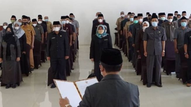 72 Kepala SMP Dilantik, Bupati Cianjur Ingatkan PR Wajib Belajar 9 Tahun