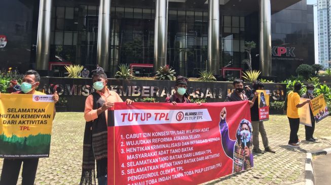  Aliansi Gerakan Rakyat (Gerak) Tutup TPL di depan gedung KPK. [Ist]