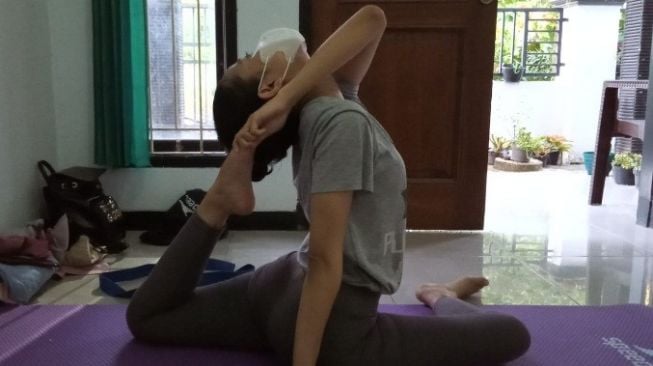 Tak Hanya Latih Kelenturan, Ini Manfaat Olahraga Yoga