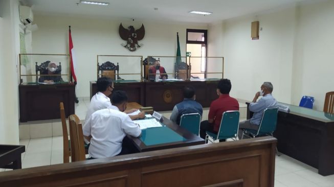 Tiga warga Sleman yang memberi uang kepada manusia silver disidang di Pengadilan Negeri Sleman (Dokumentasi: Satpol PP DIY).