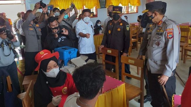Polres Bone Bolango Gelar Vaksinasi Presisi plus Pembagian Sembako
